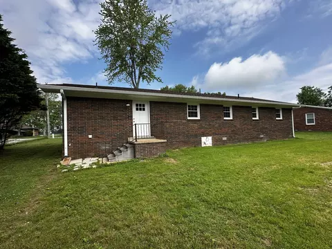 706 Brenda Ave, Loretto, TN 38469 photo 3
