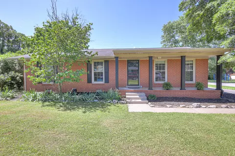 1111 Greenhill St, Murfreesboro, TN 37129