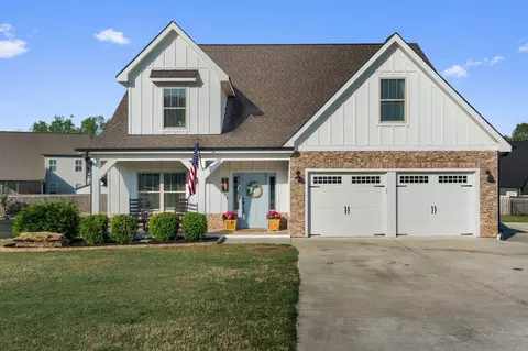 7511 Hollydale Ln, Ooltewah, TN 37363