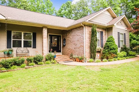 306 Riverwood Dr, Buchanan, TN 38222