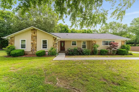 2907 Lone Oak Dr, Murfreesboro, TN 37128