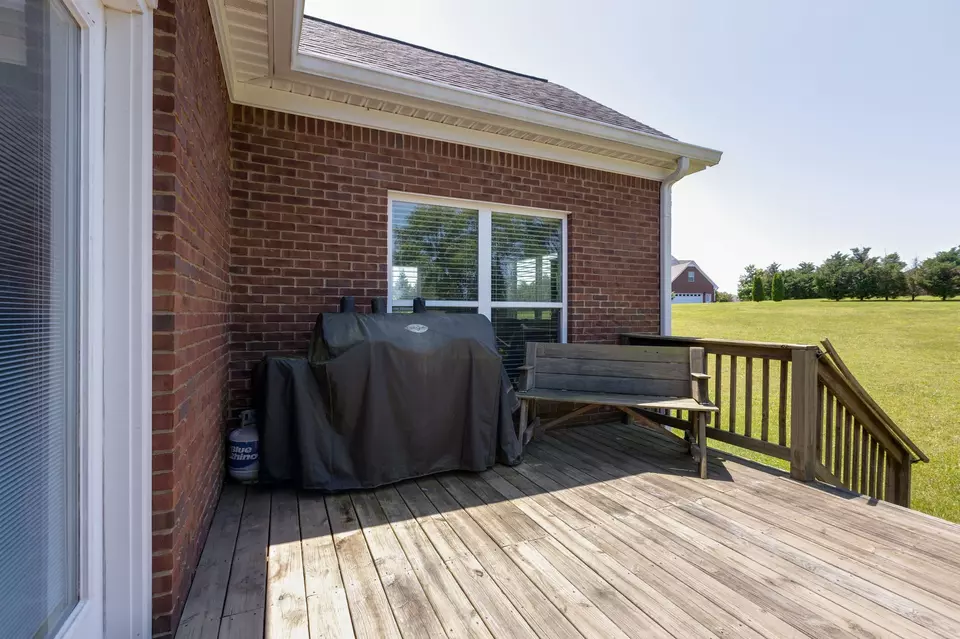 Exterior - 3715 Petty Ln, Columbia, TN 38401 photo 14 of 16