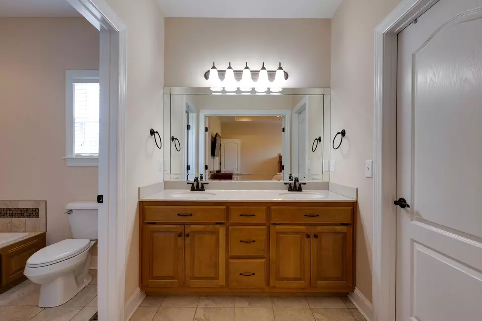 Bath - 3715 Petty Ln, Columbia, TN 38401 photo 4 of 5