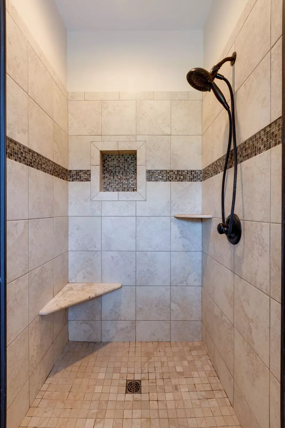 Bath - 3715 Petty Ln, Columbia, TN 38401 photo 1 of 5