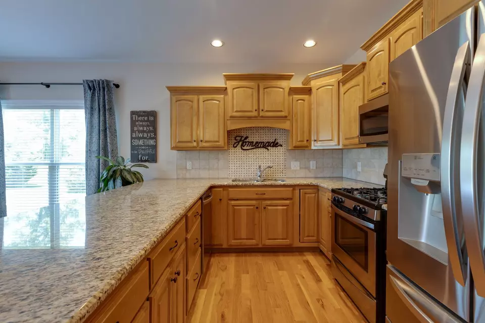 Kitchen - 3715 Petty Ln, Columbia, TN 38401 photo 2 of 3