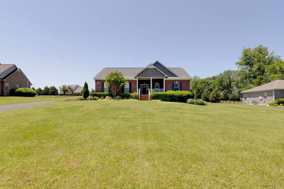 Exterior - 3715 Petty Ln, Columbia, TN 38401 photo 2 of 16