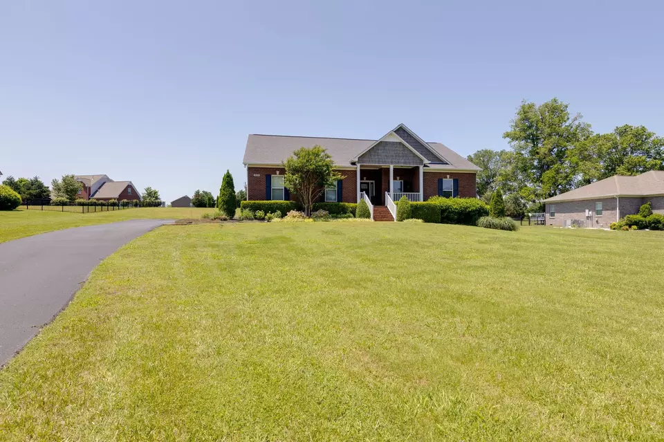 Exterior - 3715 Petty Ln, Columbia, TN 38401 photo 3 of 16