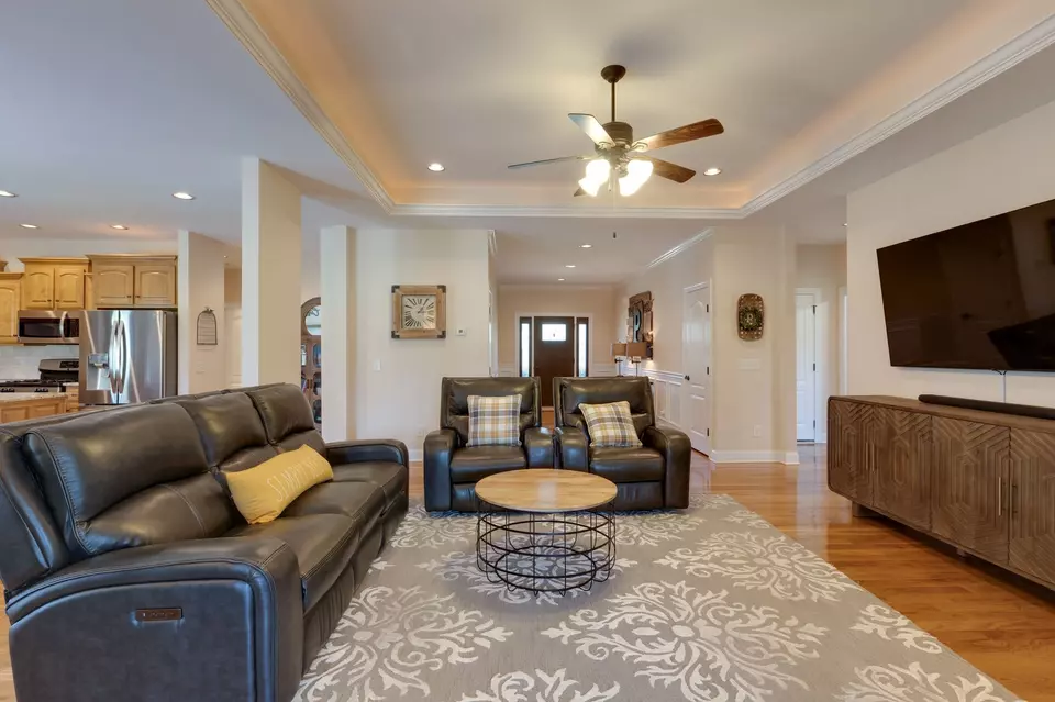 Living - 3715 Petty Ln, Columbia, TN 38401 photo 3 of 3