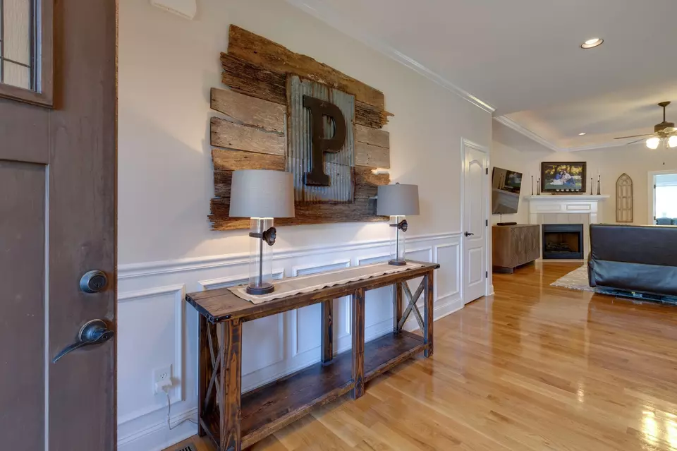 Entry Way - 3715 Petty Ln, Columbia, TN 38401 photo 3 of 8