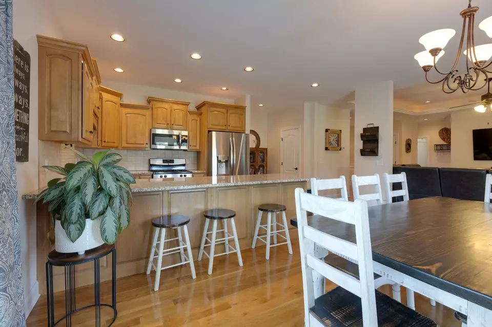 Dining - 3715 Petty Ln, Columbia, TN 38401 photo 4 of 4