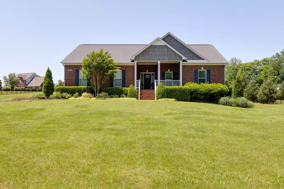 Exterior - 3715 Petty Ln, Columbia, TN 38401 photo 4 of 16