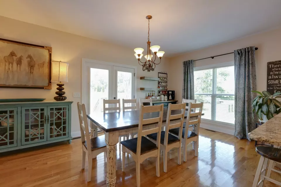 Dining - 3715 Petty Ln, Columbia, TN 38401 photo 3 of 4