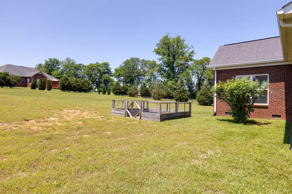 Exterior - 3715 Petty Ln, Columbia, TN 38401 photo 11 of 16