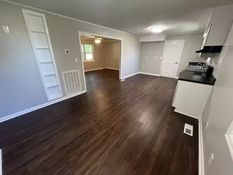Living - 1846 Patrick Rd, Pulaski, TN 38478 photo 5 of 7