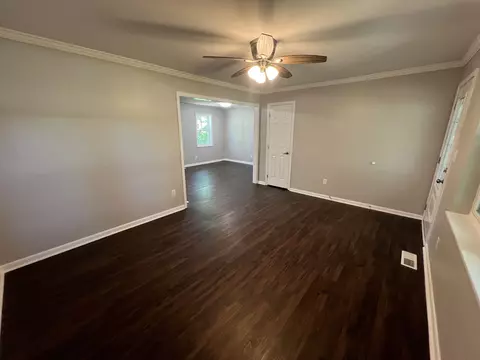 Living - 1846 Patrick Rd, Pulaski, TN 38478 photo 2 of 7