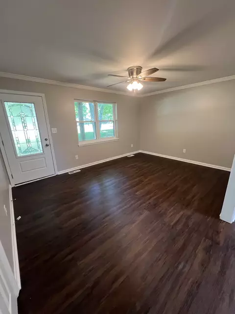 Living - 1846 Patrick Rd, Pulaski, TN 38478 photo 3 of 7