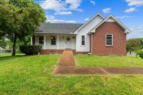 862 College St, Portland, TN 37148