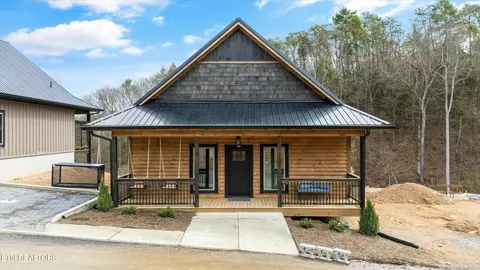 568 Warbonnet Way, Pigeon Forge, TN 37863