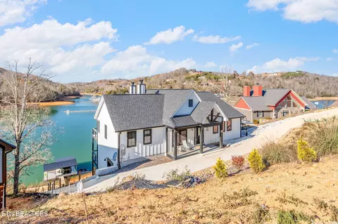 453 Cameron Loop Ln, La Follette, TN 37766