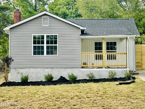 921 N Chamberlain Ave, Rockwood, TN 37854