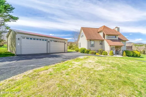 388 Hunters Branch Ln, La Follette, TN 37766