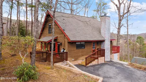 520 Deer Path Ln, Gatlinburg, TN 37738