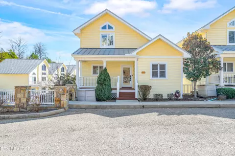 109 W Deer Village Ln, La Follette, TN 37766