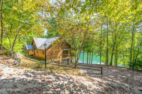 639 Big Creek Rd, La Follette, TN 37766