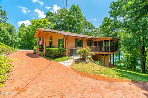 1137 Lakeview Dr, Sharps Chapel, TN 37866