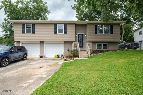 752 Peterson Ln, Maryville, TN 37803