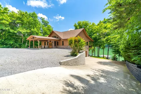 793 Norris Shores Dr, Sharps Chapel, TN 37866