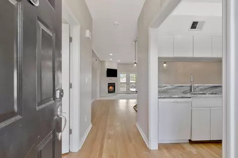 145 W End Pl, Nashville, TN 37205