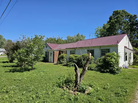 221 Franklin St, Cowan, TN 37318