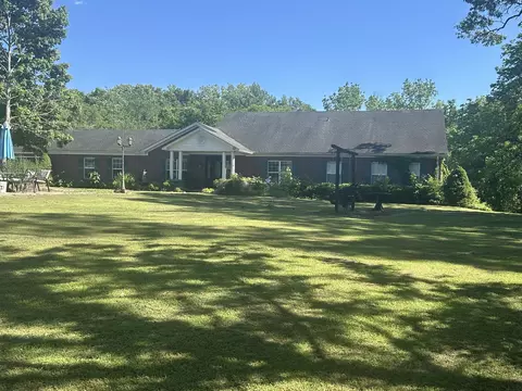 1215 E Gaines St, Lawrenceburg, TN 38464