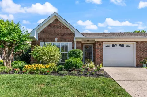 725 Forest Glen Cir, Murfreesboro, TN 37128