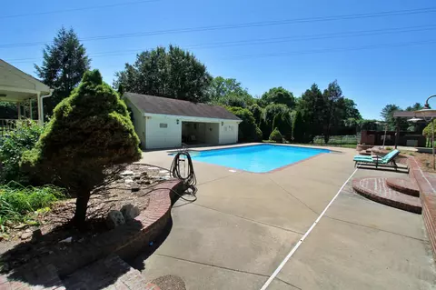 Exterior - 101 Timberlake Dr, Springfield, TN 37172 photo 14 of 17