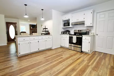 Kitchen - 101 Timberlake Dr, Springfield, TN 37172 photo 2 of 2