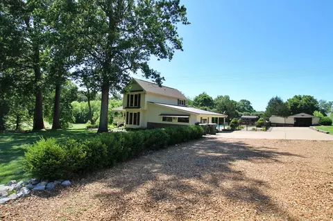 Exterior - 101 Timberlake Dr, Springfield, TN 37172 photo 3 of 17