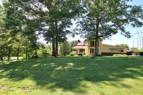 Exterior - 101 Timberlake Dr, Springfield, TN 37172 photo 4 of 17