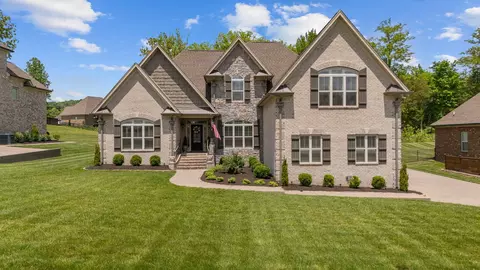 2725 Cherrydale Dr, Lebanon, TN 37087