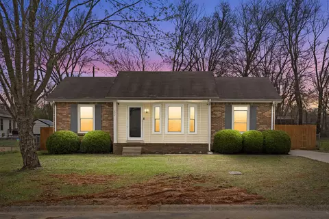 202 Jim Thorpe Dr, Clarksville, TN 37042