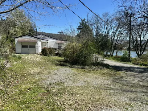 427 Lakeshore Dr, Jasper, TN 37347