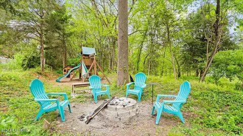 1816 River Poppy Rd, Mascot, TN 37806