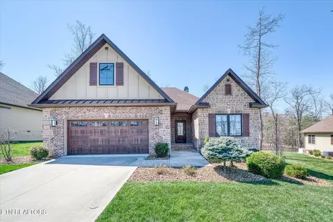 23 Oak Leaf Cir, Crossville, TN 38558