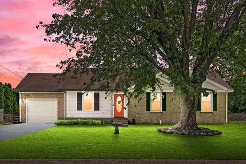 3421 Polly Dr, Clarksville, TN 37042