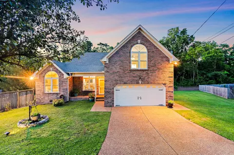 702 Parrish Pt, Mount Juliet, TN 37122
