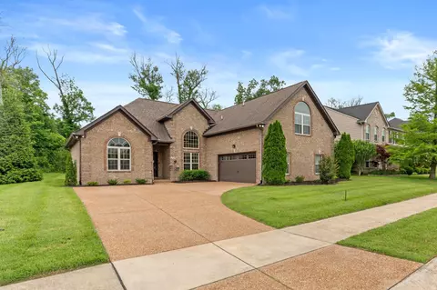 135 Fountain Brooke Dr, Hendersonville, TN 37075