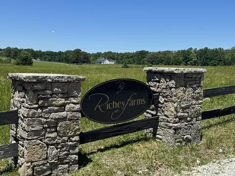 8 Walnut Ln # A, Nunnelly, TN 37137