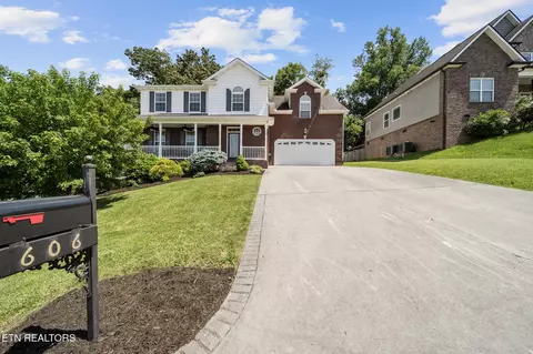 606 Calthorpe Ln, Knoxville, TN 37912