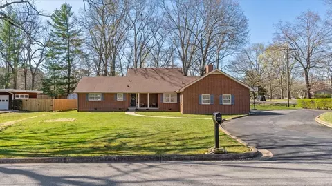 104 Oak Park Dr, Tullahoma, TN 37388